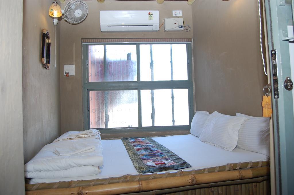 Shri Guest House Варанаси Стая снимка