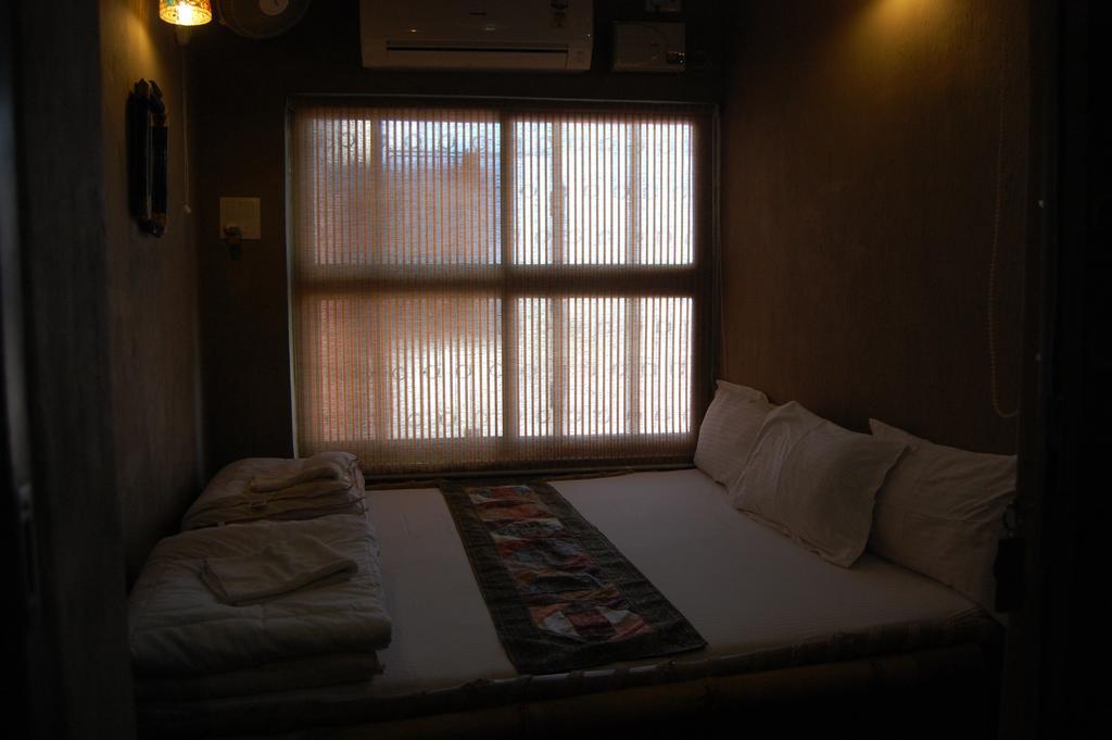 Shri Guest House Варанаси Стая снимка