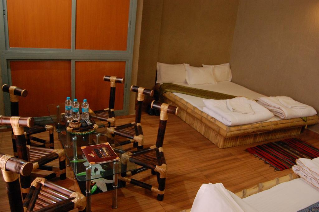 Shri Guest House Варанаси Стая снимка