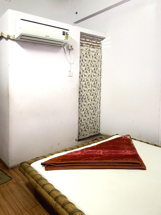 Shri Guest House Варанаси Екстериор снимка