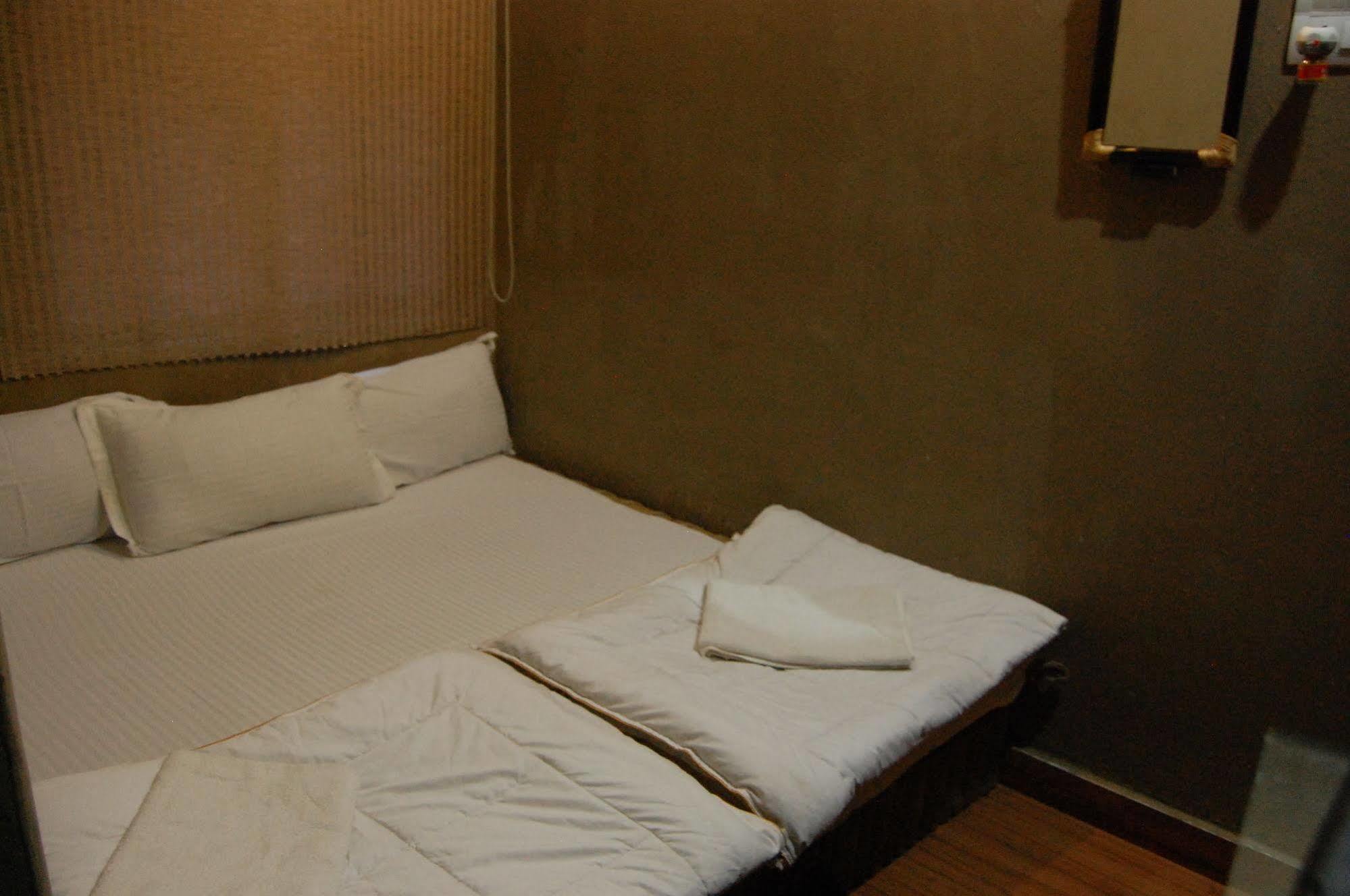 Shri Guest House Варанаси Екстериор снимка